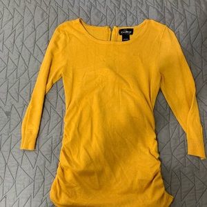 Mustard sweater 3/4 sleeve.